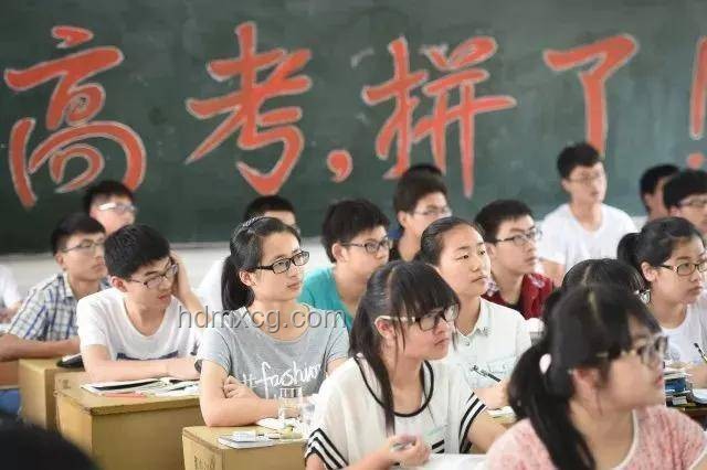 《高考采访》透视教育行业变革与机遇